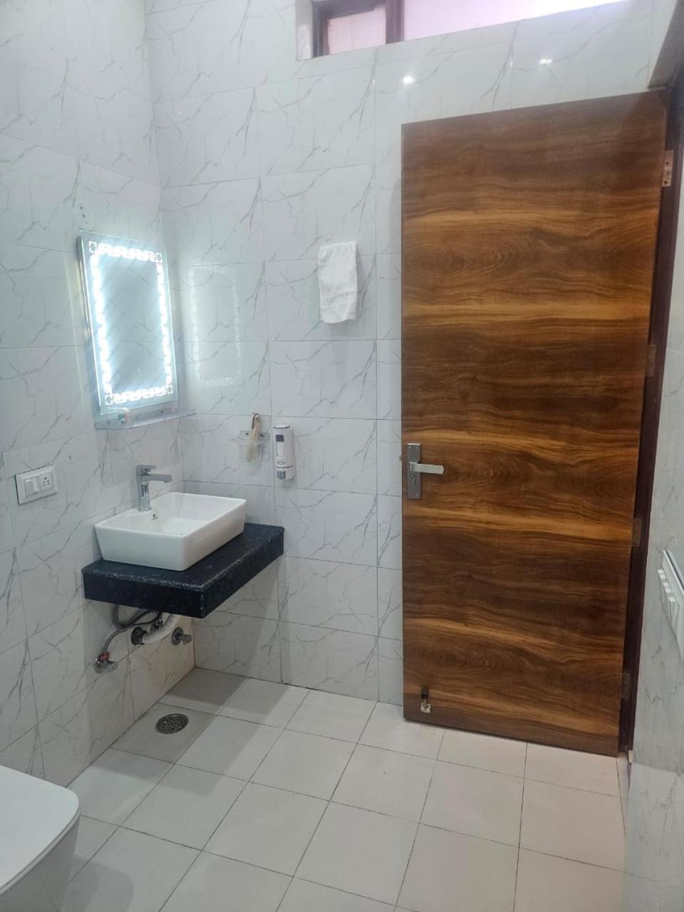 Ashirwaad 249 Bed & Breakfast Greater Noida Eksteriør bilde
