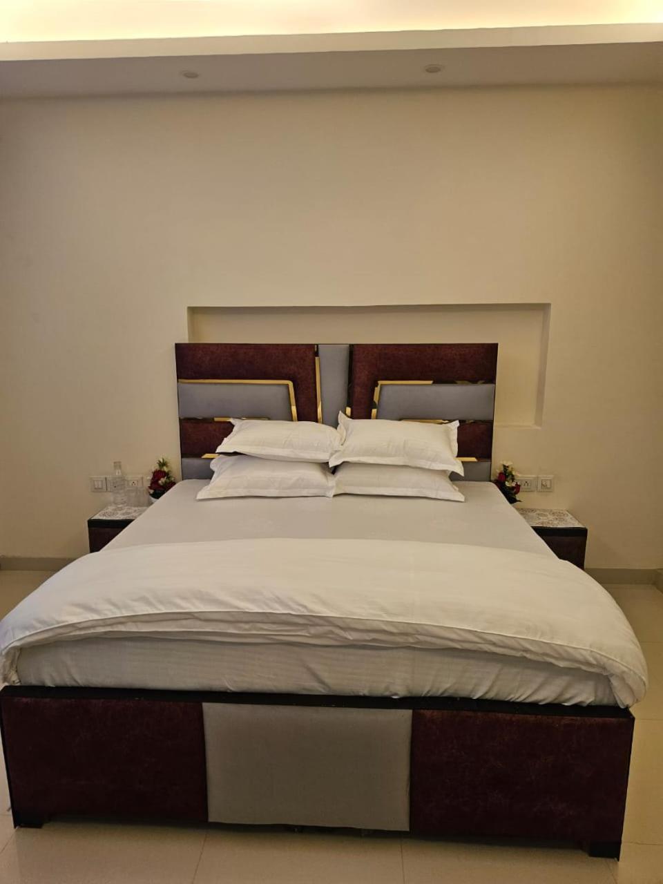 Ashirwaad 249 Bed & Breakfast Greater Noida Eksteriør bilde
