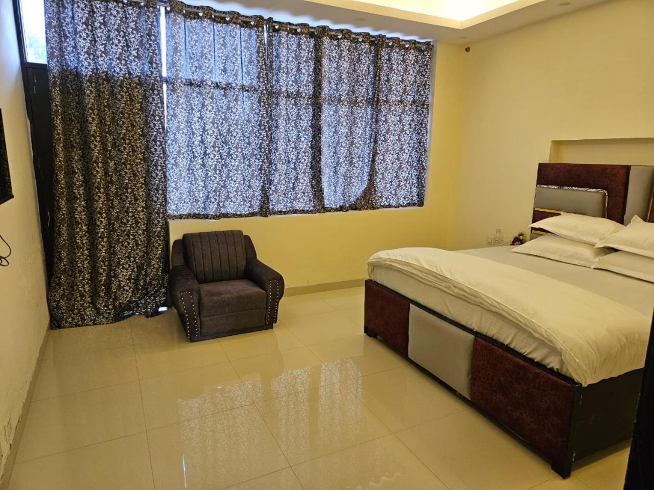 Ashirwaad 249 Bed & Breakfast Greater Noida Eksteriør bilde