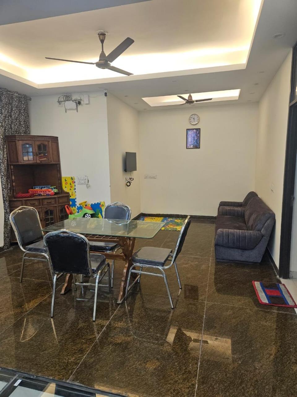 Ashirwaad 249 Bed & Breakfast Greater Noida Eksteriør bilde